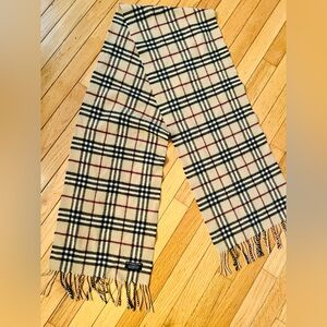 COPY - Burberry wool scarf